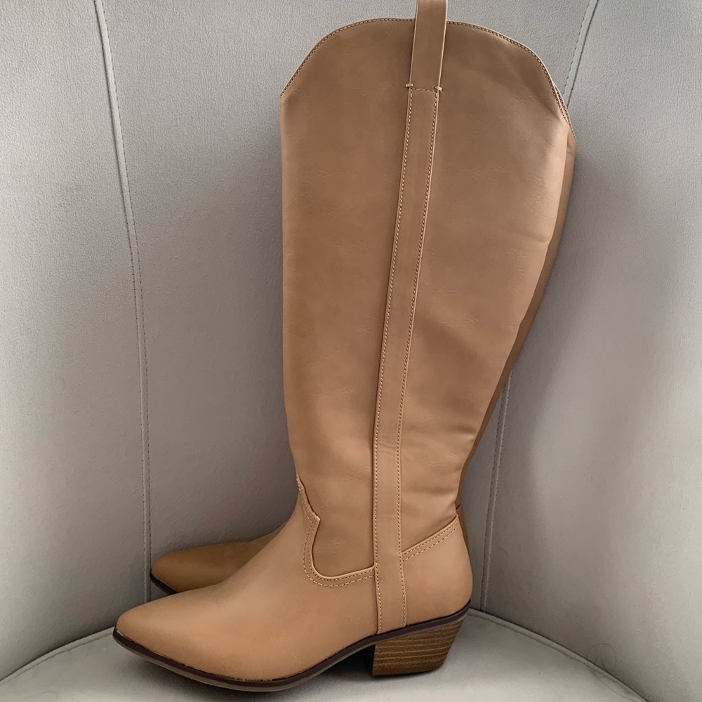 Universal Thread Tan Heeled Boots